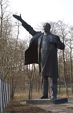 Beeld van Lenin bij Tjuchem